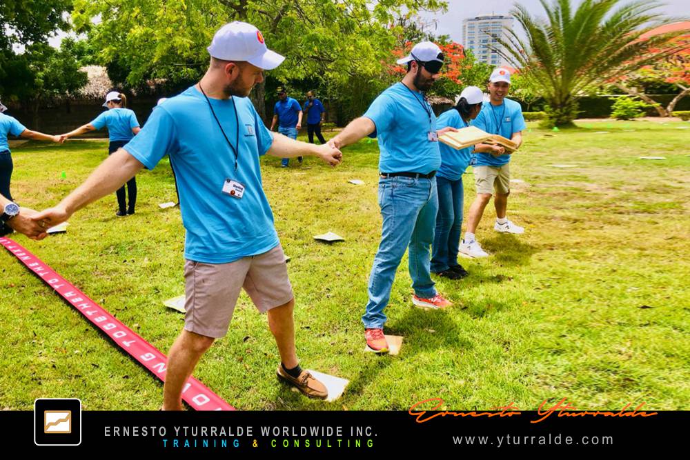 Team Building República Dominicana | Actividades vivenciales de Cuerdas Bajas para motivar equipos